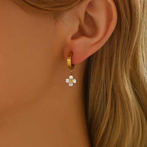 🆕 Women Gold Delicately Designed Earrings 18K Elegant Pearl Sunflower Jewelry - Picture 3 of 7